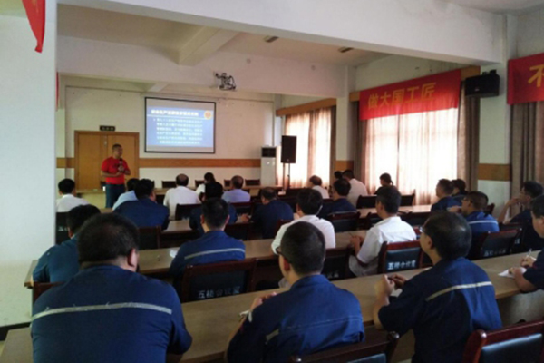 伟德国际(bevictor)官方网站-源自英国始于1946集团对员工进行安全培训。